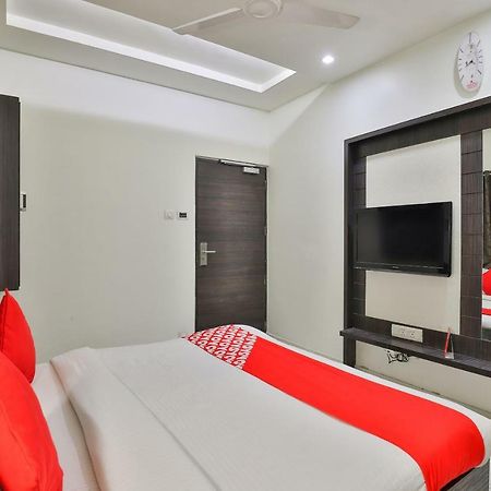 אחמדאבאד Oyo 2351 Hotel Golden Plaza מראה חיצוני תמונה