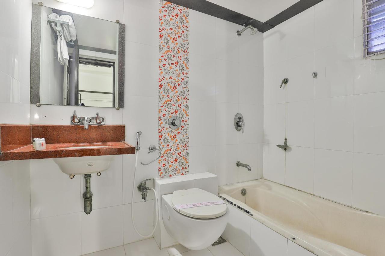 אחמדאבאד Oyo 2351 Hotel Golden Plaza מראה חיצוני תמונה