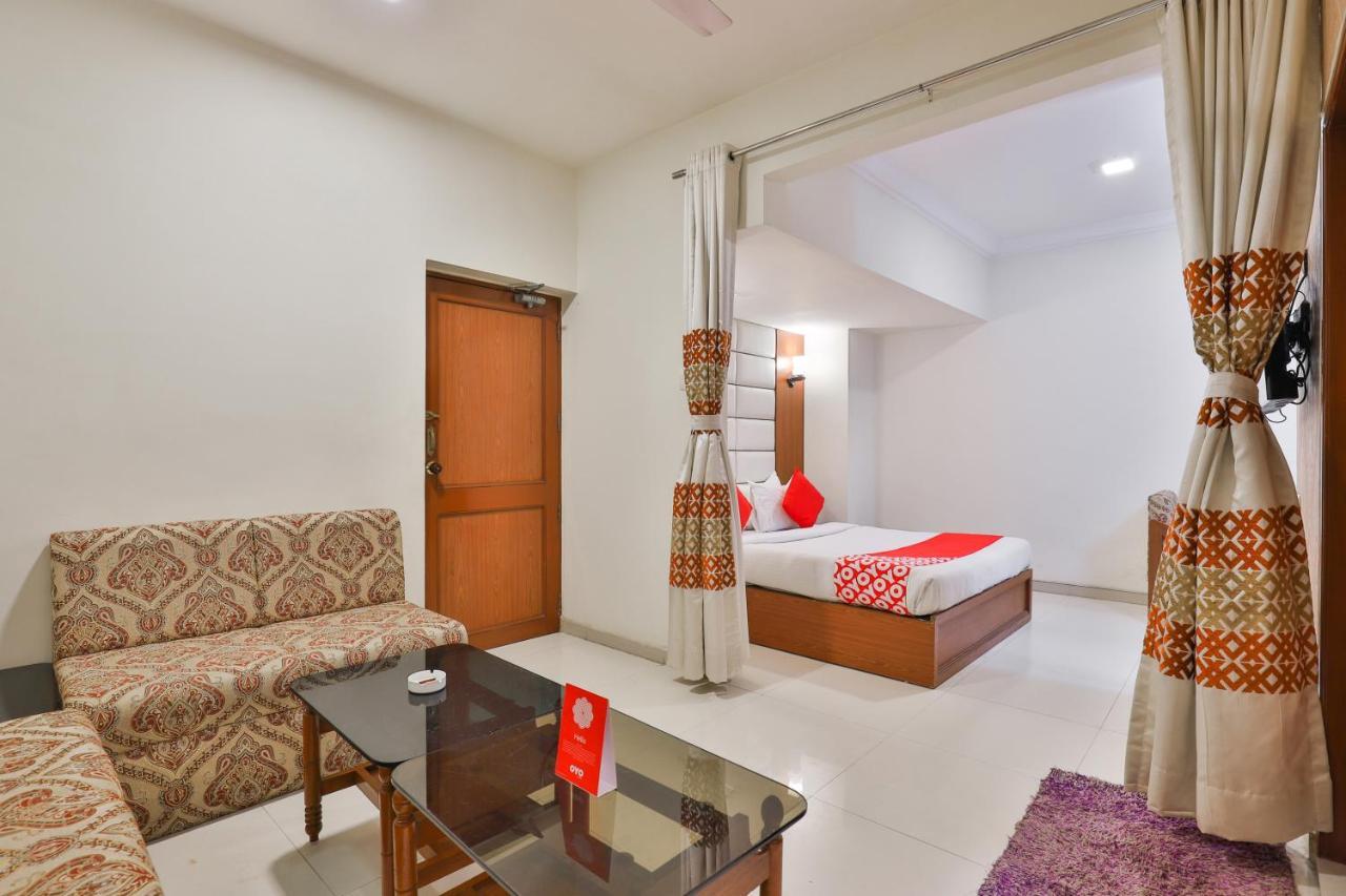 אחמדאבאד Oyo 2351 Hotel Golden Plaza מראה חיצוני תמונה