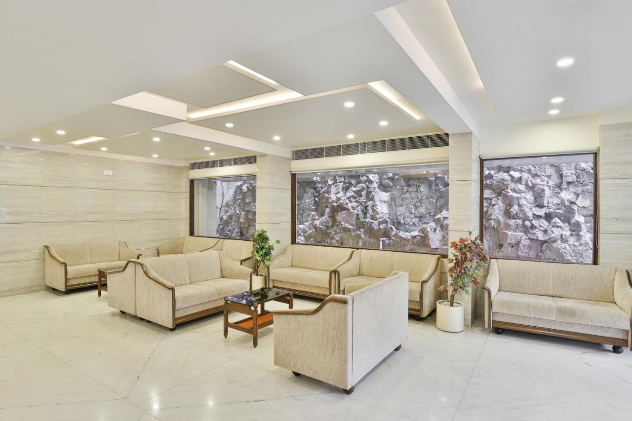 אחמדאבאד Oyo 2351 Hotel Golden Plaza מראה חיצוני תמונה