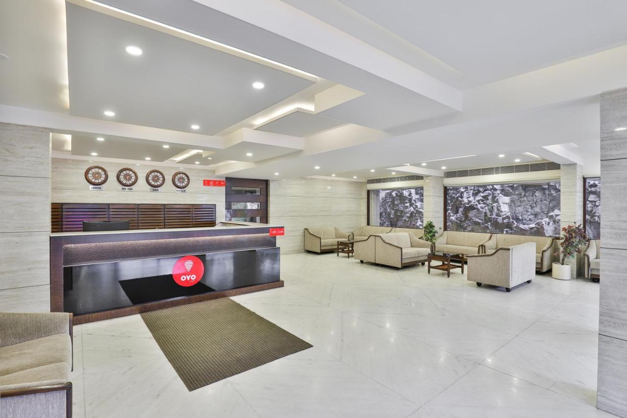 אחמדאבאד Oyo 2351 Hotel Golden Plaza מראה חיצוני תמונה