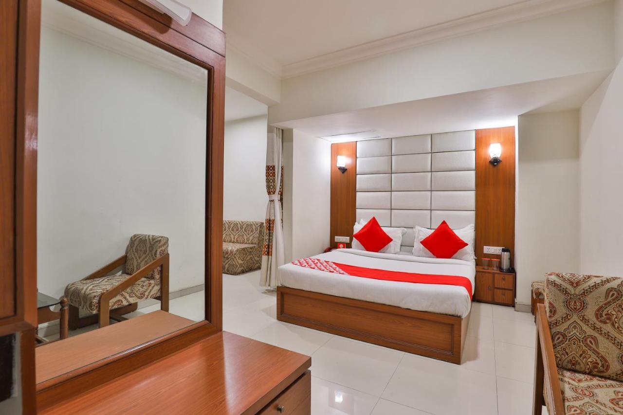אחמדאבאד Oyo 2351 Hotel Golden Plaza מראה חיצוני תמונה