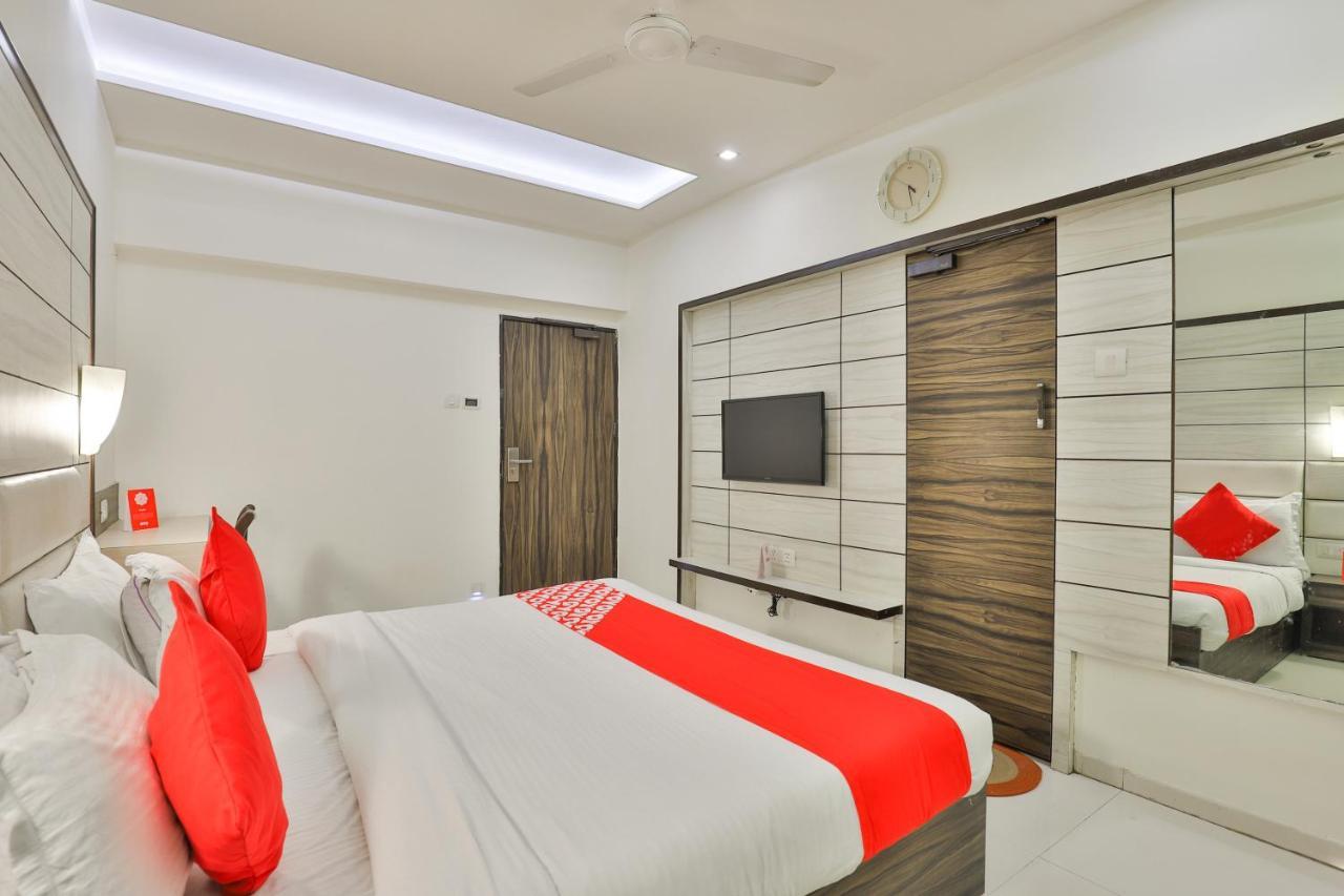 אחמדאבאד Oyo 2351 Hotel Golden Plaza מראה חיצוני תמונה