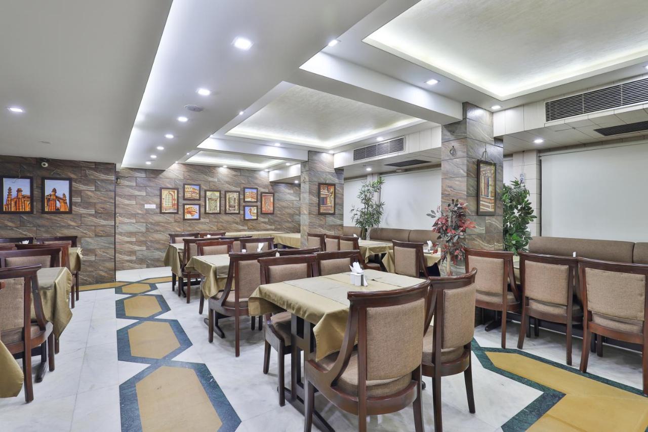 אחמדאבאד Oyo 2351 Hotel Golden Plaza מראה חיצוני תמונה