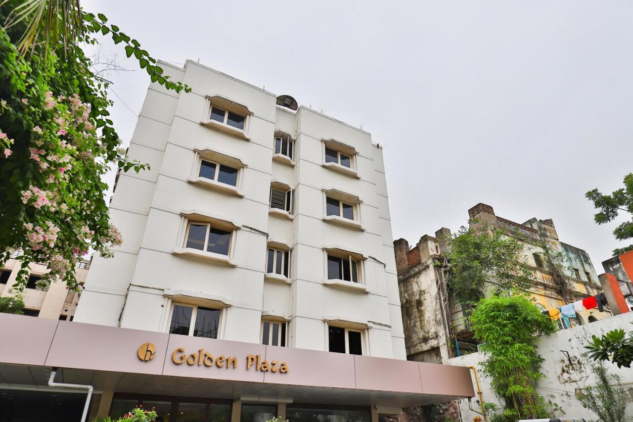 אחמדאבאד Oyo 2351 Hotel Golden Plaza מראה חיצוני תמונה