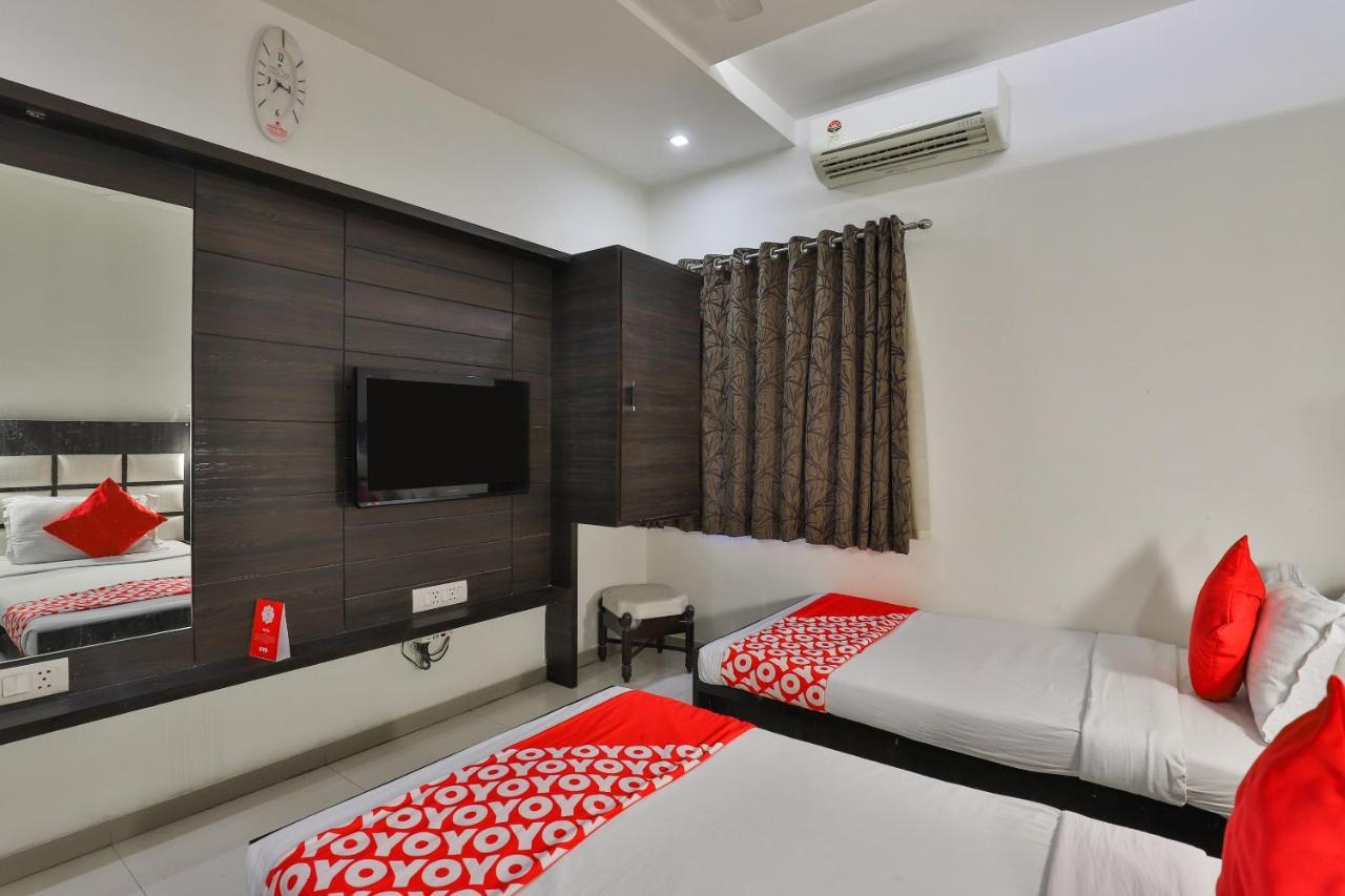אחמדאבאד Oyo 2351 Hotel Golden Plaza מראה חיצוני תמונה