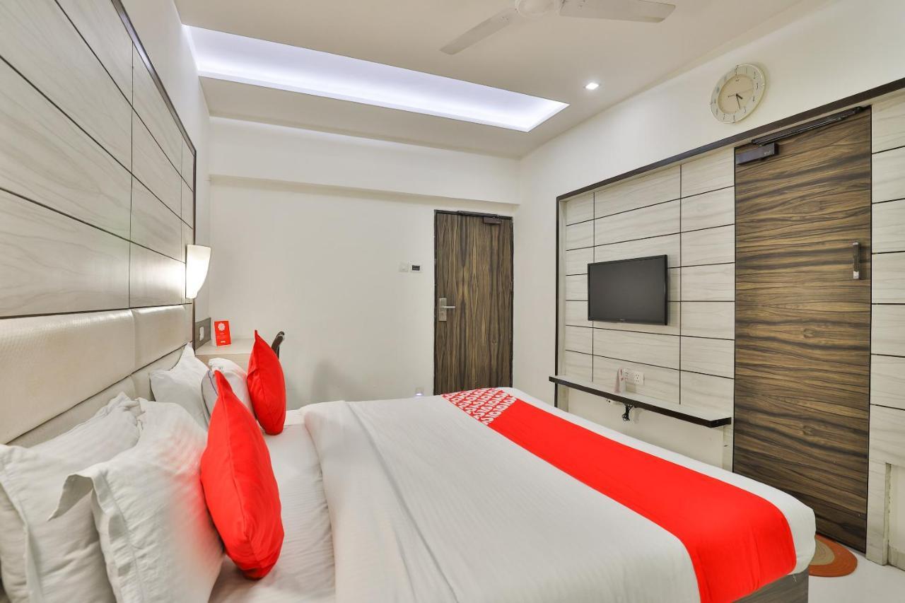 אחמדאבאד Oyo 2351 Hotel Golden Plaza מראה חיצוני תמונה
