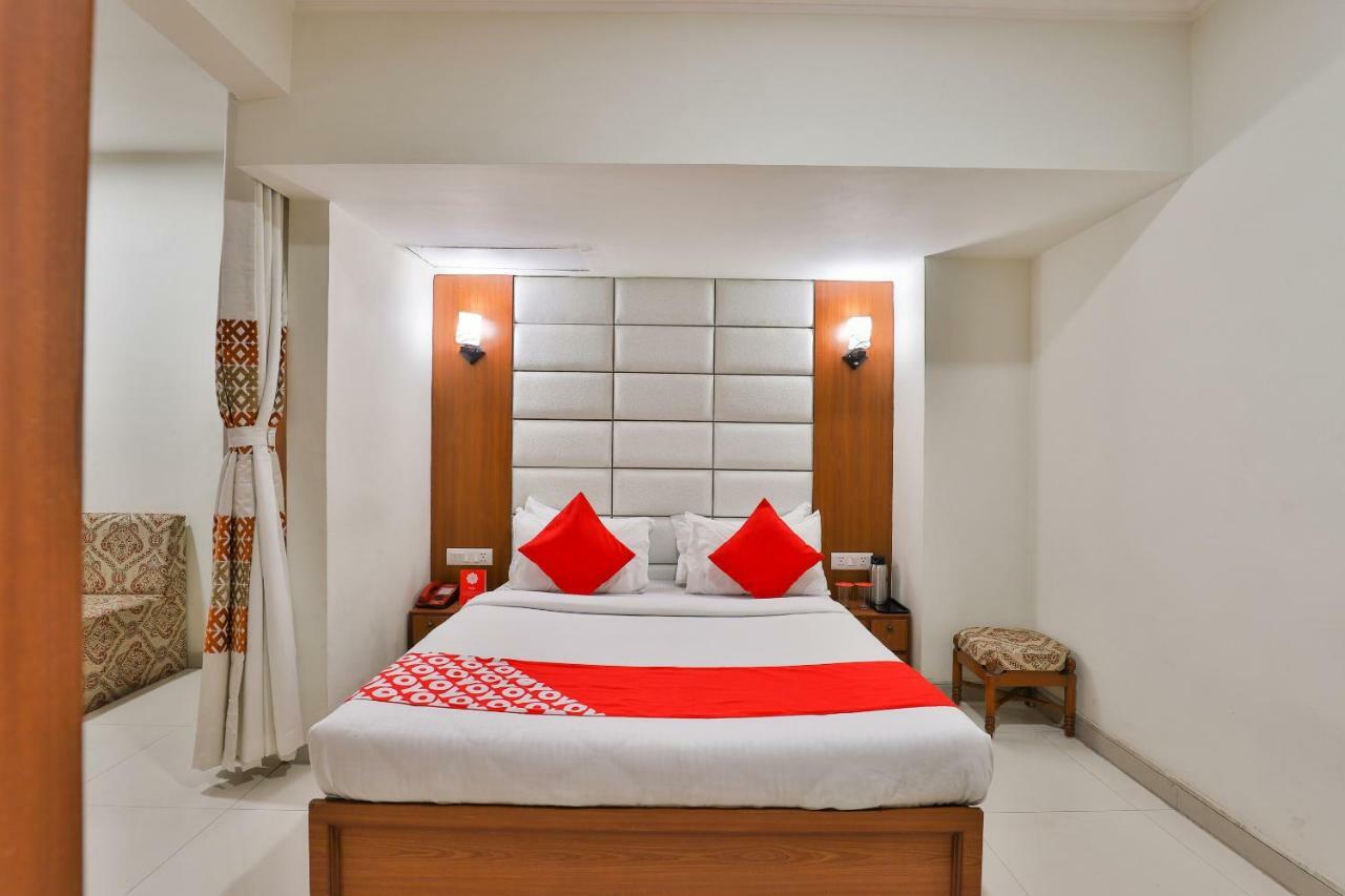 אחמדאבאד Oyo 2351 Hotel Golden Plaza מראה חיצוני תמונה